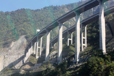 高速公路的奇迹 现代公路工程建筑的壮丽诗篇