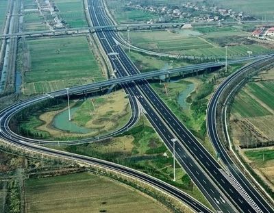 西安迎来产业新引擎 大疆研发中心与石墨烯创新中心落户，公路工程建筑产业协同发展